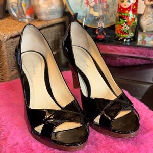 EUC Ann Taylor black patent leather peep-toe pumps SIZE 8.